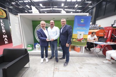 TARIM FUARINDA STAND AÇAN ÜYELERE TEŞEKKÜR PLAKETİ