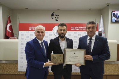 MUSTAFA ÇEKİÇ’İN ADI ETO MECLİS SALONUNDA YAŞAYACAK