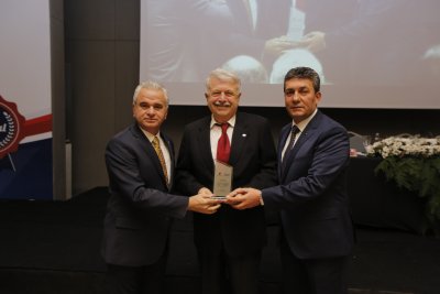 FUAR KONGRE MERKEZİNE EMEĞİ GEÇENLERE TEŞEKKÜR PLAKETİ