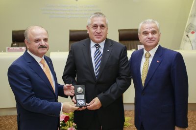 VALİ ÇAKACAK MECLİS TOPLANTISINA KONUK OLDU