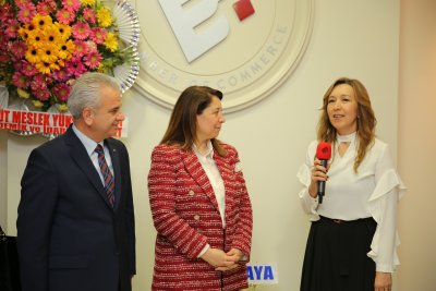 AĞAÇLARIN GÖLGESİNDE ETOSANAT GALERİSİ’NDE