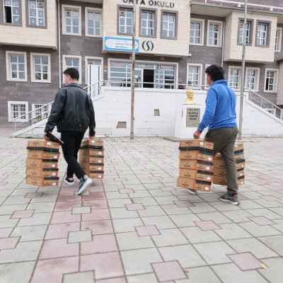 ETO 600 ÖĞRENCİYE KIŞLIK AYAKKABI YARDIMI YAPTI