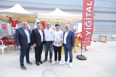 TARIM FUARINDA STAND AÇAN ÜYELERE TEŞEKKÜR PLAKETİ