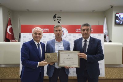 MUSTAFA ÇEKİÇ’İN ADI ETO MECLİS SALONUNDA YAŞAYACAK