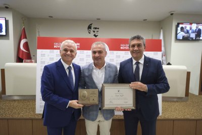 MUSTAFA ÇEKİÇ’İN ADI ETO MECLİS SALONUNDA YAŞAYACAK