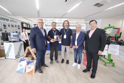 TARIM FUARINDA STAND AÇAN ÜYELERE TEŞEKKÜR PLAKETİ