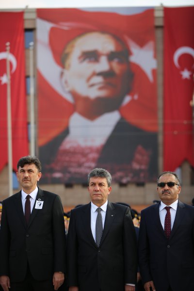 VİLAYET MEYDANINDA ATAMIZI ANDIK