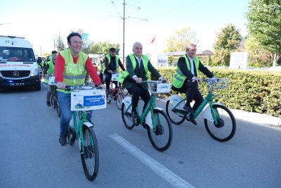 İKLİM KRİZİNDEN PEDALLAYARAK UZAKLAŞTILAR