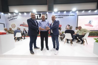 TARIM FUARINDA STAND AÇAN ÜYELERE TEŞEKKÜR PLAKETİ
