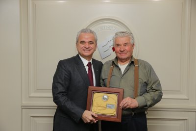 SANAYİ SİTESİNİN DUAYENLERİNE VEFA PLAKETİ