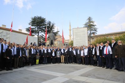 VİLAYET MEYDANINDA ATAMIZI ANDIK