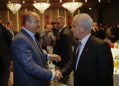 BAKAN ÇAVUŞOĞLU ESKİŞEHİR’DE İŞ DÜNYASI İLE BULUŞTU