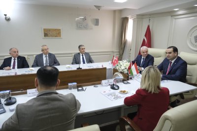 ETO VE TACİKİSTAN HEYETİ TİCARİ İLİŞKİLERİ GELİŞTİRMEK İÇİN BİR ARAYA GELDİ