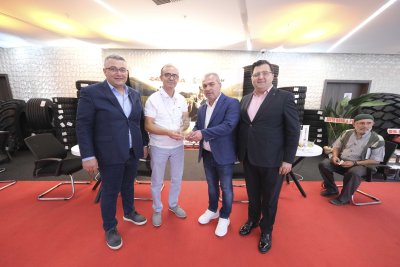 TARIM FUARINDA STAND AÇAN ÜYELERE TEŞEKKÜR PLAKETİ