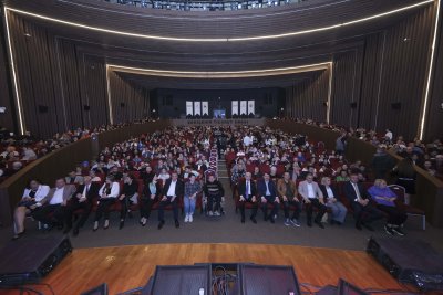 ESKİŞEHİRLİLER DEPREMZEDELER İÇİN MÜZİKALDE BULUŞTU