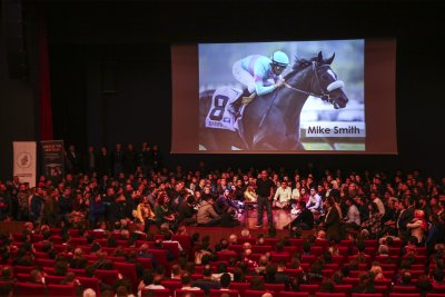 VEHBİ KOÇ KONGRE MERKEZİ’NDE İZGÖREN RÜZGARI