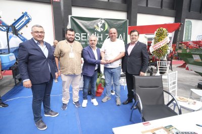 TARIM FUARINDA STAND AÇAN ÜYELERE TEŞEKKÜR PLAKETİ