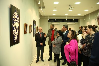 ETOSANAT GALERİSİ’NDE ÇİNİ SERGİSİ