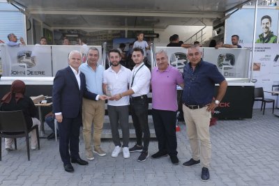 TARIM FUARINDA STAND AÇAN ÜYELERE TEŞEKKÜR PLAKETİ