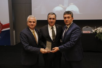 FUAR KONGRE MERKEZİNE EMEĞİ GEÇENLERE TEŞEKKÜR PLAKETİ