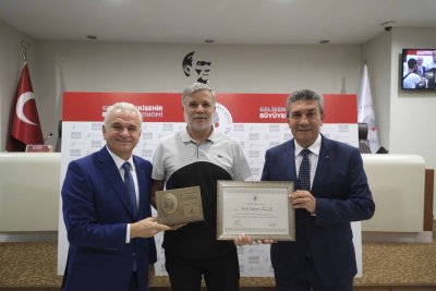 MUSTAFA ÇEKİÇ’İN ADI ETO MECLİS SALONUNDA YAŞAYACAK