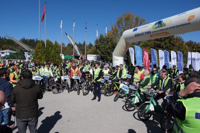 İKLİM KRİZİNDEN PEDALLAYARAK UZAKLAŞTILAR