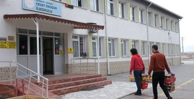 ETO’DAN 700 ÖĞRENCİYE KIŞLIK AYAKKABI YARDIMI