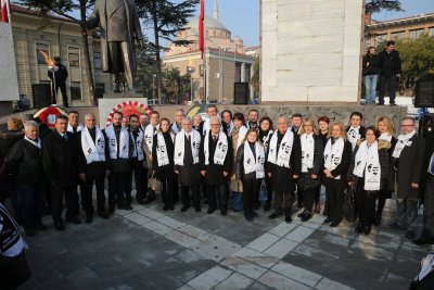 VİLAYET MEYDANINI ATATÜRK ATKILARIYLA DONATTIK