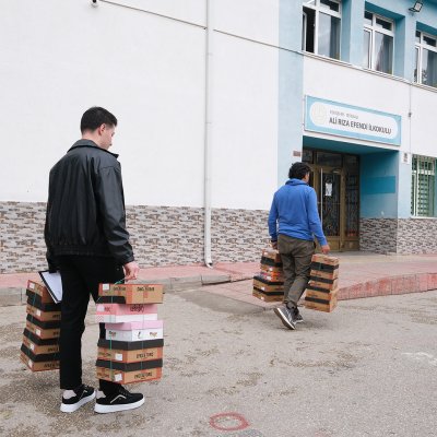 ETO 600 ÖĞRENCİYE KIŞLIK AYAKKABI YARDIMI YAPTI