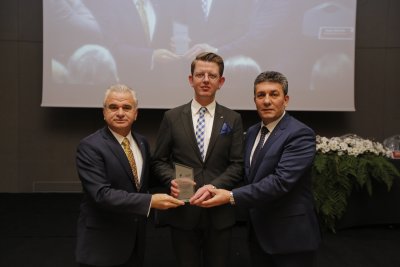 FUAR KONGRE MERKEZİNE EMEĞİ GEÇENLERE TEŞEKKÜR PLAKETİ