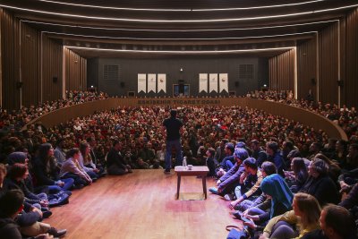 VEHBİ KOÇ KONGRE MERKEZİ’NDE İZGÖREN RÜZGARI