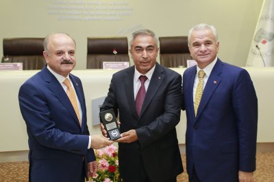 VALİ ÇAKACAK MECLİS TOPLANTISINA KONUK OLDU