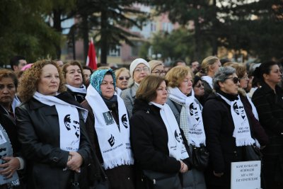 VİLAYET MEYDANINI ATATÜRK ATKILARIYLA DONATTIK