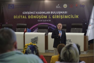 ESKİŞEHİR AB BİLGİ MERKEZİ KADIN GİRİŞİMCİLERİ DİJİTAL DÖNÜŞÜM İÇİN BULUŞTURDU