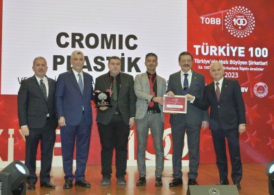 GÜLER TOBB 100 LİSTESİNDEKİ MARKALARA ÖDÜLÜNÜ TAKDİM ETTİ