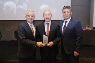 FUAR KONGRE MERKEZİNE EMEĞİ GEÇENLERE TEŞEKKÜR PLAKETİ