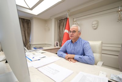 TİCARETİN ÖNÜNDEKİ ENGELLERİ AŞMAK İÇİN ÇALIŞIYORUZ