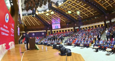 GÜLER TOBB 100 LİSTESİNDEKİ MARKALARA ÖDÜLÜNÜ TAKDİM ETTİ