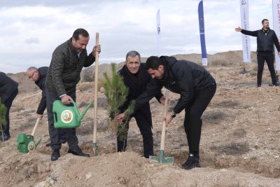 ESKİŞEHİR AB BİLGİ MERKEZİ 10 BİN FİDAN DİKEREK YENİ HATIRA ORMANI OLUŞTURDU