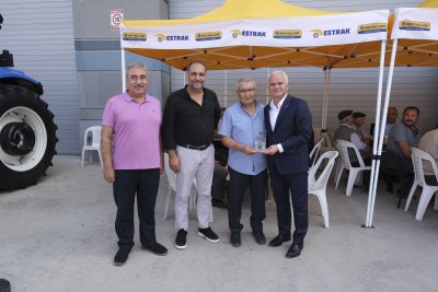 TARIM FUARINDA STAND AÇAN ÜYELERE TEŞEKKÜR PLAKETİ
