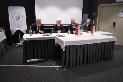 GÜLER, GENT’TE TÜRK İŞ İNSANLARINA DİSCOVER ESKİŞEHİR’İ ANLATTI