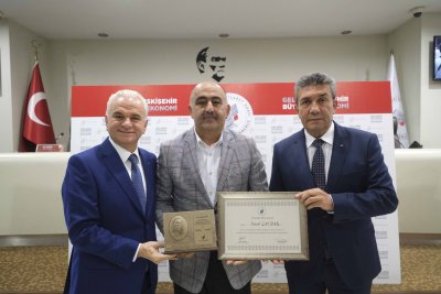 MUSTAFA ÇEKİÇ’İN ADI ETO MECLİS SALONUNDA YAŞAYACAK