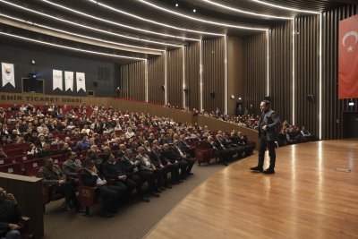 PROF. DR EMRE ALKİN ETO ÜYELERİNE EKONOMİNİN GELECEĞİNİ ANLATTI