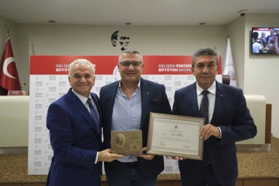 MUSTAFA ÇEKİÇ’İN ADI ETO MECLİS SALONUNDA YAŞAYACAK