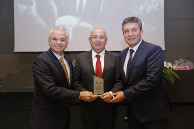 FUAR KONGRE MERKEZİNE EMEĞİ GEÇENLERE TEŞEKKÜR PLAKETİ