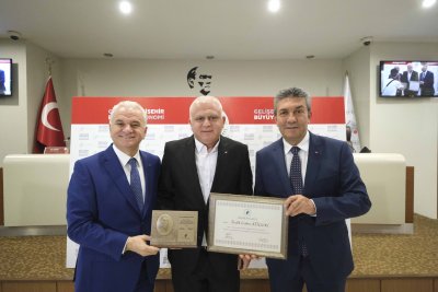 MUSTAFA ÇEKİÇ’İN ADI ETO MECLİS SALONUNDA YAŞAYACAK