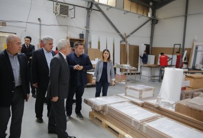 GÜLER’DEN ABD’DE ÖDÜL KAZANAN FİRMAYA TEBRİK ZİYARETİ